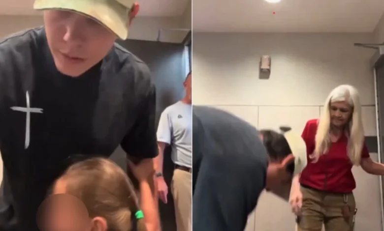 Padre entra al baño de mujeres con sus hijas y desata fuerte discusión