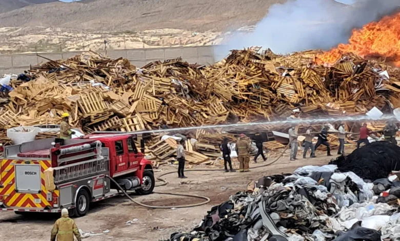 Ecología investiga el impacto ambiental del siniestro en el kilómetro 26; detectan presuntas irregularidades en la operación del predio.