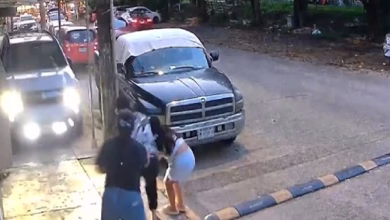 Camioneta invade banqueta y casi arrolla a una familia en Veracruz: un niño se salva por segundos