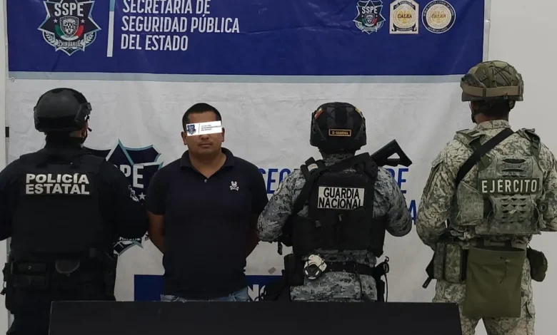 Autoridades detuvieron en Ciudad Juárez a un presunto huachicolero de 21 años tras asegurar un camión cisterna con diésel de presunta procedencia ilegal en la colonia El Sauzal.