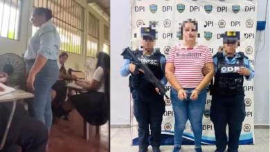 Una maestra de secundaria fue detenida en Honduras tras viralizarse un video donde aparece golpeando e insultando a una alumna dentro de un salón de clases.