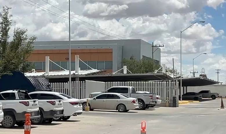 Un hombre de 28 años se desvaneció momentos después de conocer la resolución judicial en su contra. Personal del recinto intentó reanimarlo, pero fue declarado sin vida en el lugar.