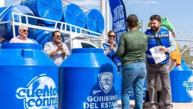 La Junta Municipal de Agua y Saneamiento informó que ya ha entregado mil 800 tinacos en la zona de Los Kilómetros y reiteró que los apoyos son gratuitos, personales y no pueden venderse.
