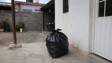 Una llamada de emergencia por gritos y golpes alertó a las autoridades, quienes localizaron restos humanos dentro de una vivienda y detuvieron a un hombre en flagrancia.