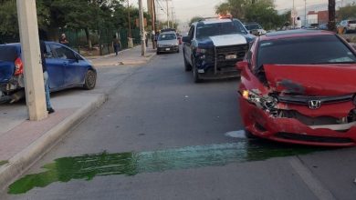 Vehículos involucrados en un choque múltiple sobre la avenida Santos Dumont en Ciudad Juárez