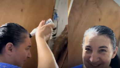 Mujer usa grasa para zapatos para ocultar sus canas y se vuelve viral