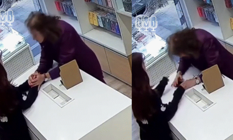 VIDEO: Clienta causa conmoción en tienda de celulares por extraño comportamiento