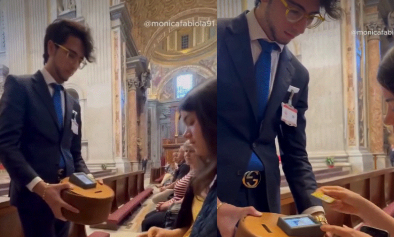 Un video difundido por una periodista paraguaya residente en Roma muestra una alcancía equipada con una terminal para recibir aportaciones electrónicas durante una ceremonia litúrgica.