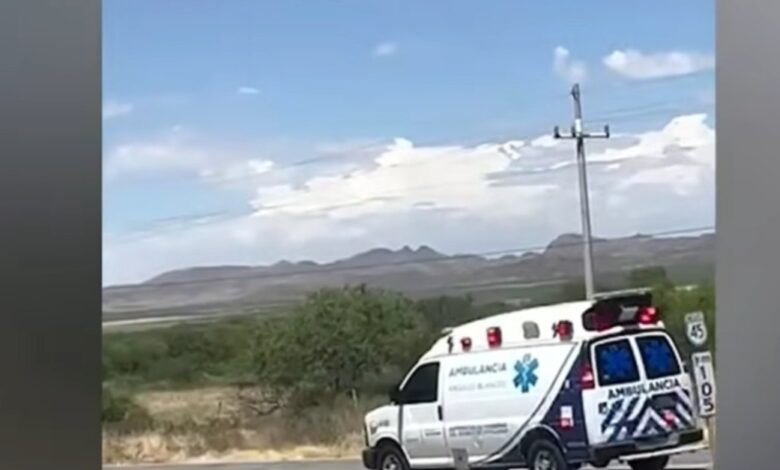 Seis personas sufrieron diversos golpes después de que una camioneta Nissan Titan salió del camino y dio varias volteretas a la altura del kilómetro 112.