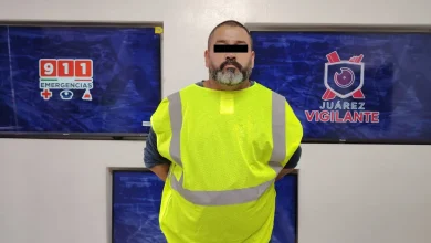 Agentes municipales ubicaron al hombre en la colonia Plutarco Elías Calles y confirmaron el mandamiento judicial mediante el Sistema de Plataforma Juárez.