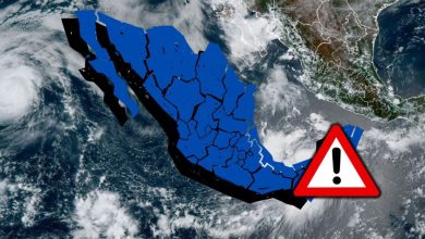 Nubes de tormenta y lluvia intensa sobre una ciudad de México