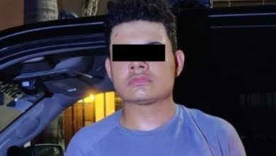 Un joven de 19 años fue detenido en Monterrey luego de que su madre lo señalara por patearla y amenazarla de muerte durante una discusión familiar.