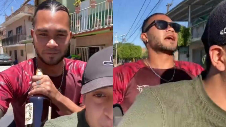 Carlos Gullit Peña sostiene una botella mientras viaja como pasajero en una motocicleta