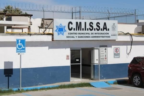 Unidad de Seguridad Vial durante una intervención a conductores en Ciudad Juárez