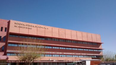 Lluvia Eileana Bernal afirmó que su padre permaneció una semana sin valoración especializada tras sufrir un infarto; posteriormente fue trasladado a la Clínica 2.