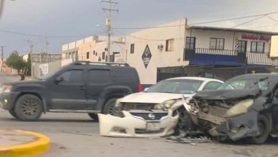 Vehículos con daños tras un choque en la avenida Carlos Amaya de Ciudad Juárez