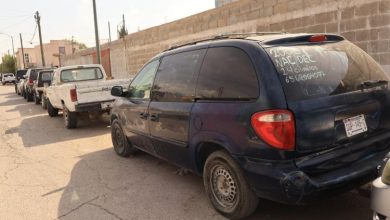 Operativo municipal para revisar vehículos en condición de yonke en Villas de Salvárcar, Ciudad Juárez