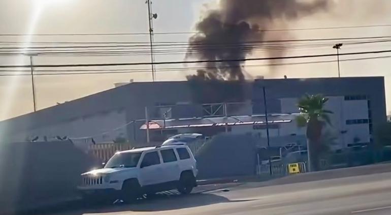 Bomberos atienden incendio en Burger King de la Central Camionera de Ciudad Juárez