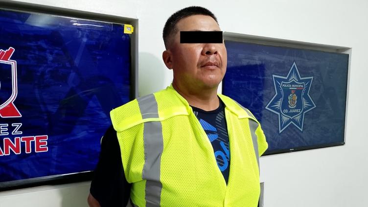 Policías municipales durante una intervención en la colonia Olivia Espinoza de Ciudad Juárez