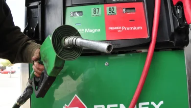 Precios de gasolina regular y premium reportados en Ciudad Juárez frente al promedio nacional en México