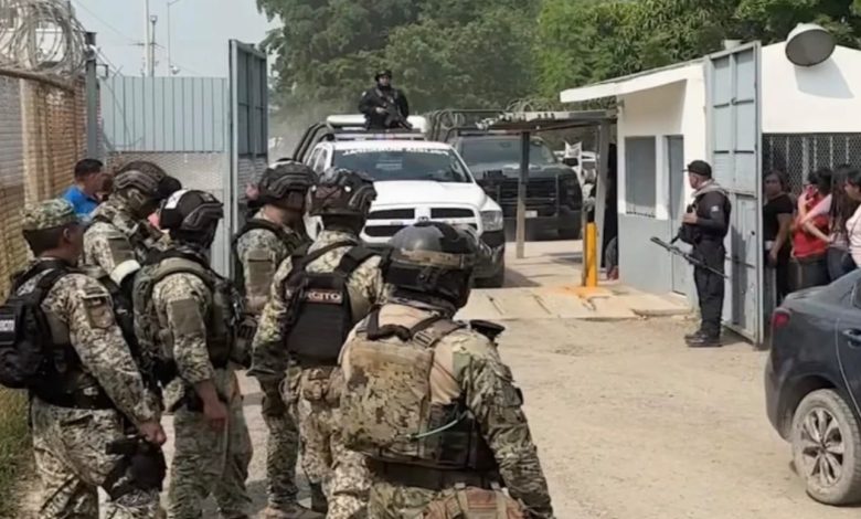Exterior del Penal El Castillo de Mazatlán, donde un ataque armado dejó 10 personas muertas