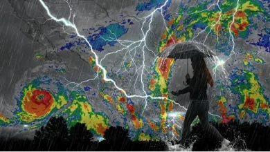 Nubes de tormenta y lluvia intensa sobre una zona urbana de México durante el temporal