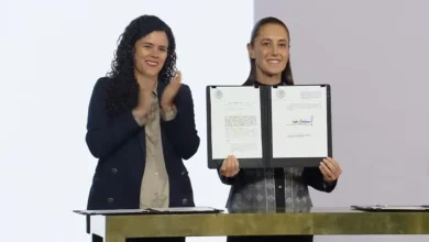 Claudia Sheinbaum durante la conferencia matutina en Palacio Nacional donde firmó el decreto sobre doble nacionalidad en candidaturas