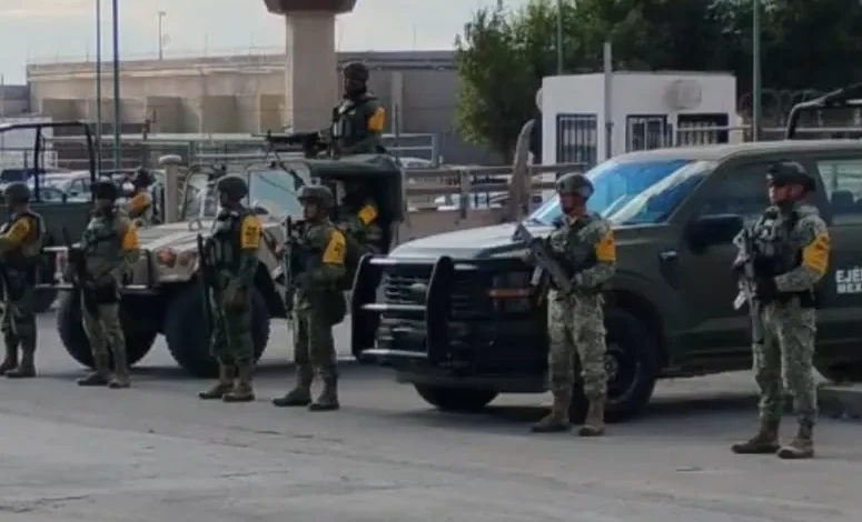 Elementos de seguridad durante el operativo de revisión en el Cereso 3 de Ciudad Juárez