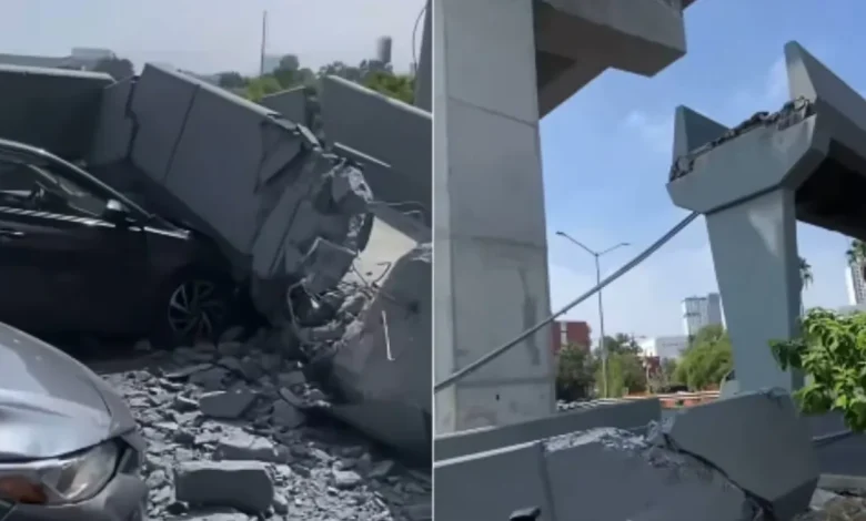 Puente peatonal en Monterrey colapsado sobre un automóvil en la avenida Constitución